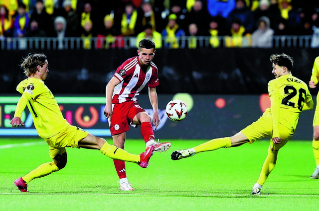 Hττα σε γήπεδο – καρμανιόλα