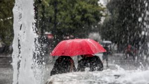 Κυκλάδες: Μήνυμα του 112 για τα έντονα καιρικά φαινόμενα – «Προσοχή στις μετακινήσεις»