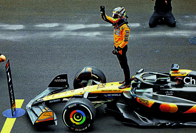 Νίκη McLaren, εφιάλτης για Ferrari