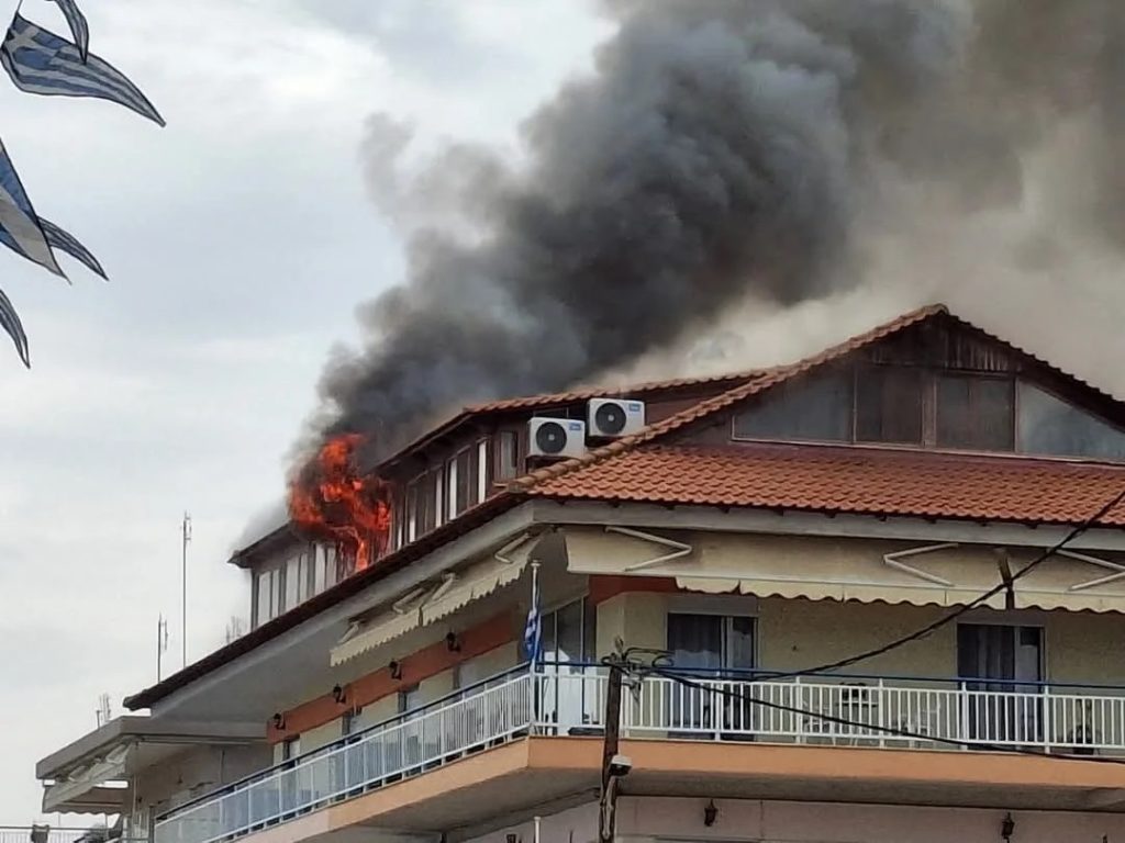 Χαλκιδική: Φωτιά σε σπίτι σταμάτησε τη μαθητική παρέλαση
