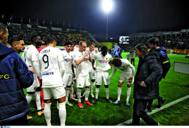 Ψάχνει λύσεις με γεμάτο οπλοστάσιο ο Αλμέιδα