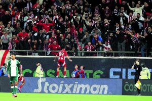 Πάρτι με… τεσσάρα και αγκαλιά με το 48ο