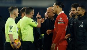 «Είσαι μια μεγάλη γαμ… ντροπή» – Χαμός με τον προπονητή της Λίβερπουλ και διαιτητή