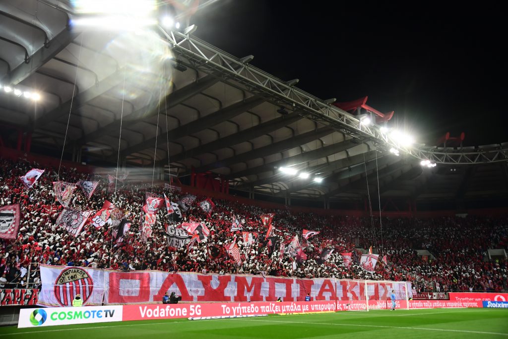 Ανατριχίλα: Όλο το Καραϊσκάκη φώναξε 100 φορές «Ολυμπιακός»