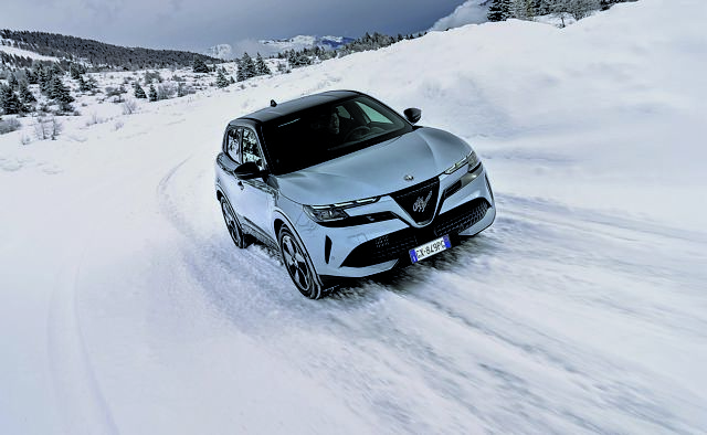 ΜΕ ΤΕΤΡΑΚΙΝΗΣΗ Η ALFA ROMEO JUNIOR