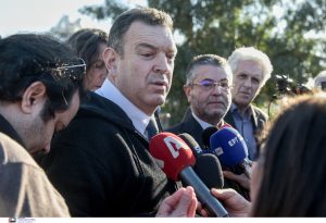 Τριγμοί στη Νίκη: Ο βουλευτής Παπαδόπουλος λέει ότι το κόμμα τον τιμωρεί για τον βανδαλισμό στην Πινακοθήκη