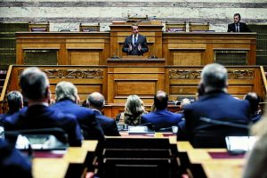 Γκρίνιες, αναταράξεις και αυστηρά μηνύματα