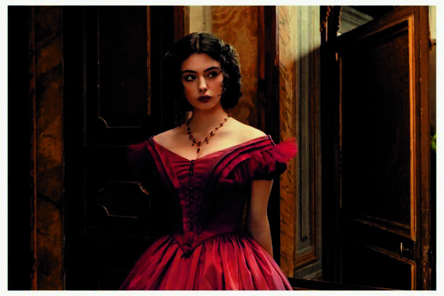 Η Ντέβα Κασέλ στον ρόλο της Κλάουντια Καρντινάλε