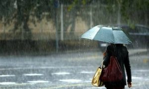 Κακοκαιρία: Άνοιξαν οι ουρανοί στην Αττική – Αναμένονται ισχυρότερες βροχές (video)