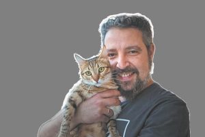 Να υιοθετήσω ενήλικο ή μωρό γατάκι;