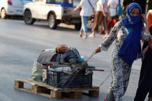 «Οι μετανάστες κλέβουν τις δουλειές μας» – 22 απαντήσεις σε 22 μύθους για τη μετανάστευση