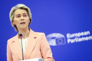 Ούρσουλα φον ντερ Λάιεν για πάγωμα των δασμών Τραμπ: Σημαντικό βήμα προς τη σταθεροποίηση της παγκόσμιας οικονομίας