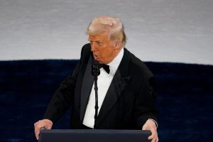 Τραμπ: «Όλες οι χώρες μου φιλούν τον κ@λο»