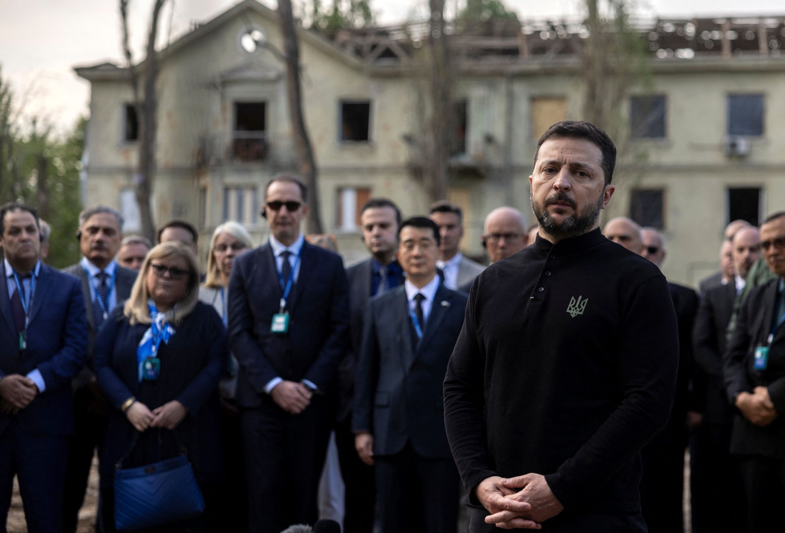 Η Κριμαία «ανήκει» στην Ουκρανία δηλώνει ο Ζελένσκι που ενδέχεται να μην παραστεί στη κηδεία του Πάπα