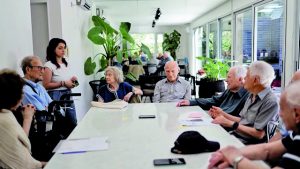 Ηλικιωμένοι και μέσα επικοινωνίας