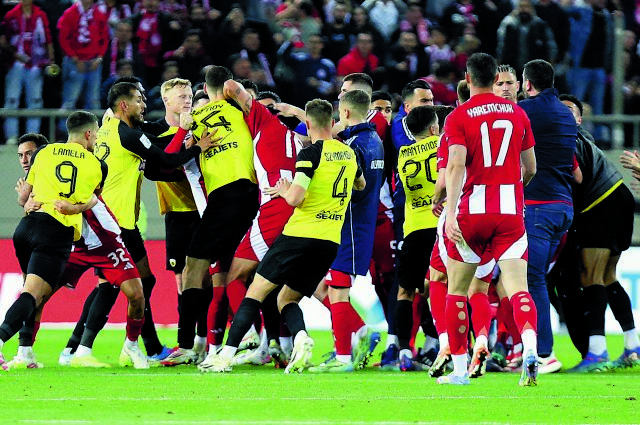 Χωρίς προπονητή και βασικούς στόπερ στο ντέρμπι