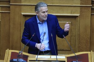 Γερουλάνος για δασμούς: Ο Μητσοτάκης βλέπει να μας πυροβολούν και έχει μείνει με τη σφεντόνα στο χέρι