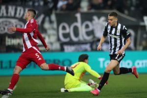 ΠΑΟΚ – Ολυμπιακός 2-1: Δικέφαλος για δεύτερη θέση, παράταση στη στέψη για τους Πειραιώτες