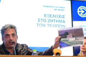 Τέμπη: «Αυτές είναι οι σακούλες που πήραμε τα παιδιά μας» – Συγκλόνισε ο Παύλος Ασλανίδης