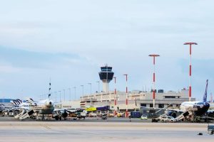 Μπλακ αουτ στα αεροδρόμια: Τρεις έρευνες για το χάος στο FIR Aθηνών