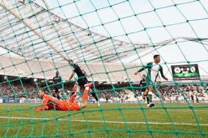 Τρίποντο με την… αύρα του Ναν