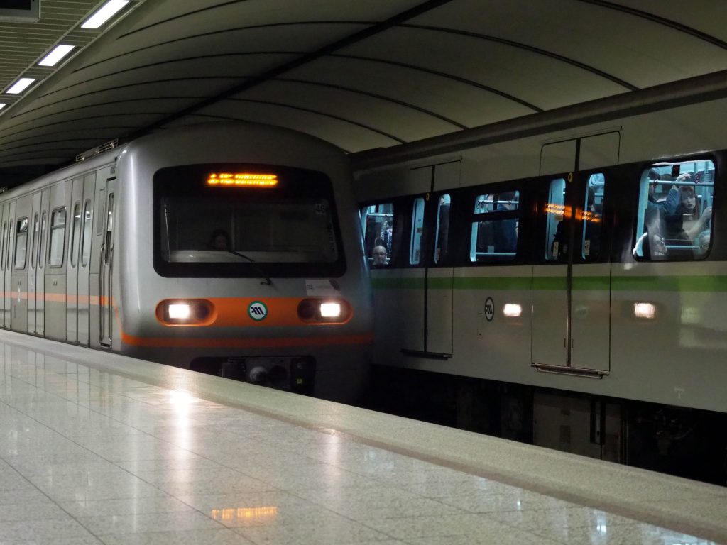 Μετρό: Δεκάδες επιβάτες εγκλωβίστηκαν σε συρμό