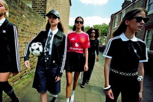 Manchester United με Μάνο Χατζιδάκι