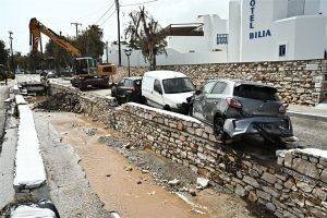 Κακοκαιρία: Πάρος και Μύκονος μετρούν τις πληγές τους – Σε ποιες περιοχές σήμερα θα σημειωθούν καταιγίδες