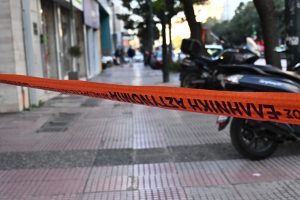 Θρίλερ στη Βούλα με νεκρό άνδρα – Φέρει τραύμα στο λαιμό