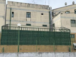 Αγρίνιο: Άφαντοι οι δύο νεαροί δραπέτες – Πήδηξαν από μάντρα 5 μέτρων – Στο αυτόφωρο δύο αστυνομικοί