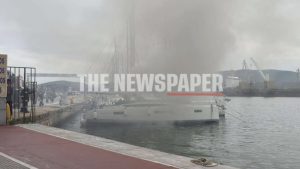 Φωτιά σε σκάφος στο λιμάνι του Βόλου