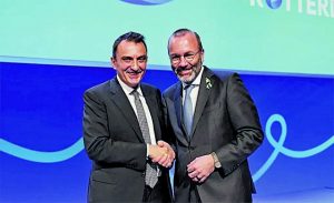 Παραιτείται από το Ευρωπαϊκό Λαϊκό Κόμμα ο Θανάσης Μπακόλας