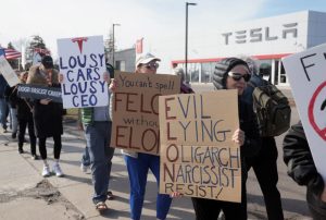 Μεγάλες διαδηλώσεις κατά του Τραμπ