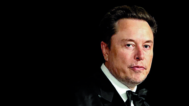 Απειλεί με απέλαση τον Μασκ