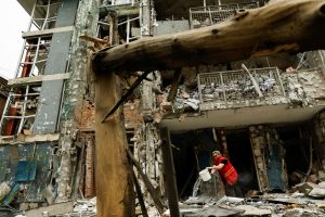Ουκρανία: Μπαράζ ρωσικών αεροπορικών επιδρομών στο Κίεβο – Επτά νεκροί