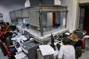 Στο ραντάρ της ΑΑΔΕ 2,8 εκατ. φορολογούμενοι με εισοδήματα €10.000 – €20.000