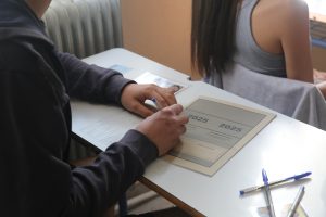 Ρέθυμνο: Μαθητής μηδενίστηκε στις Πανελλαδικές επειδή χτύπησε το κινητό του