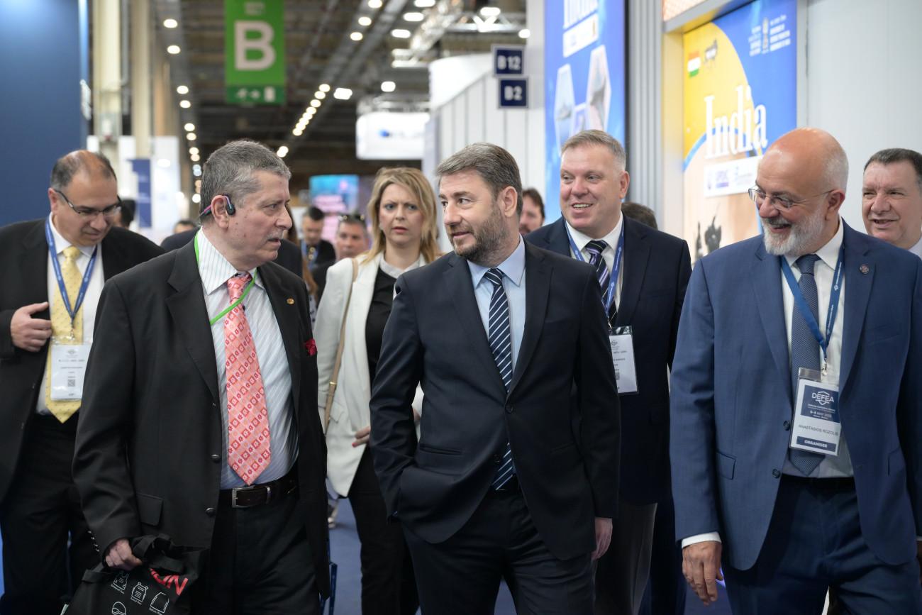 Androulakis: « There is no investment and support of the domestic defense industry »