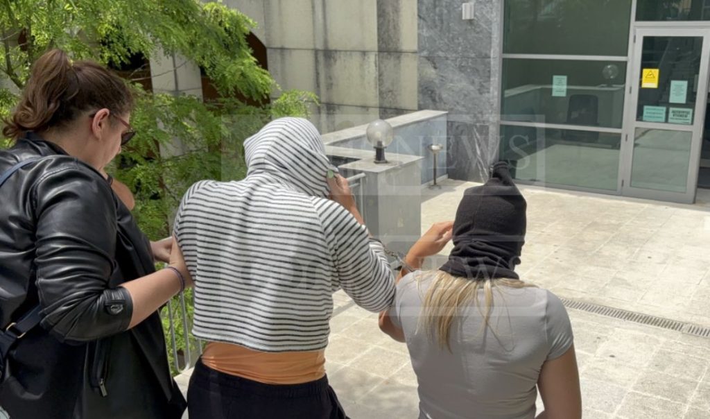 Κέρκυρα: Σχολή pole dancing στη Βρετανία πίσω από τη φωτογράφιση στα Ανάκτορα