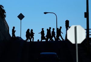 Gen Z και millennials: Σχεδιάζουν να πουν «γειά» στην εργασία τους μέσα στη χρονιά