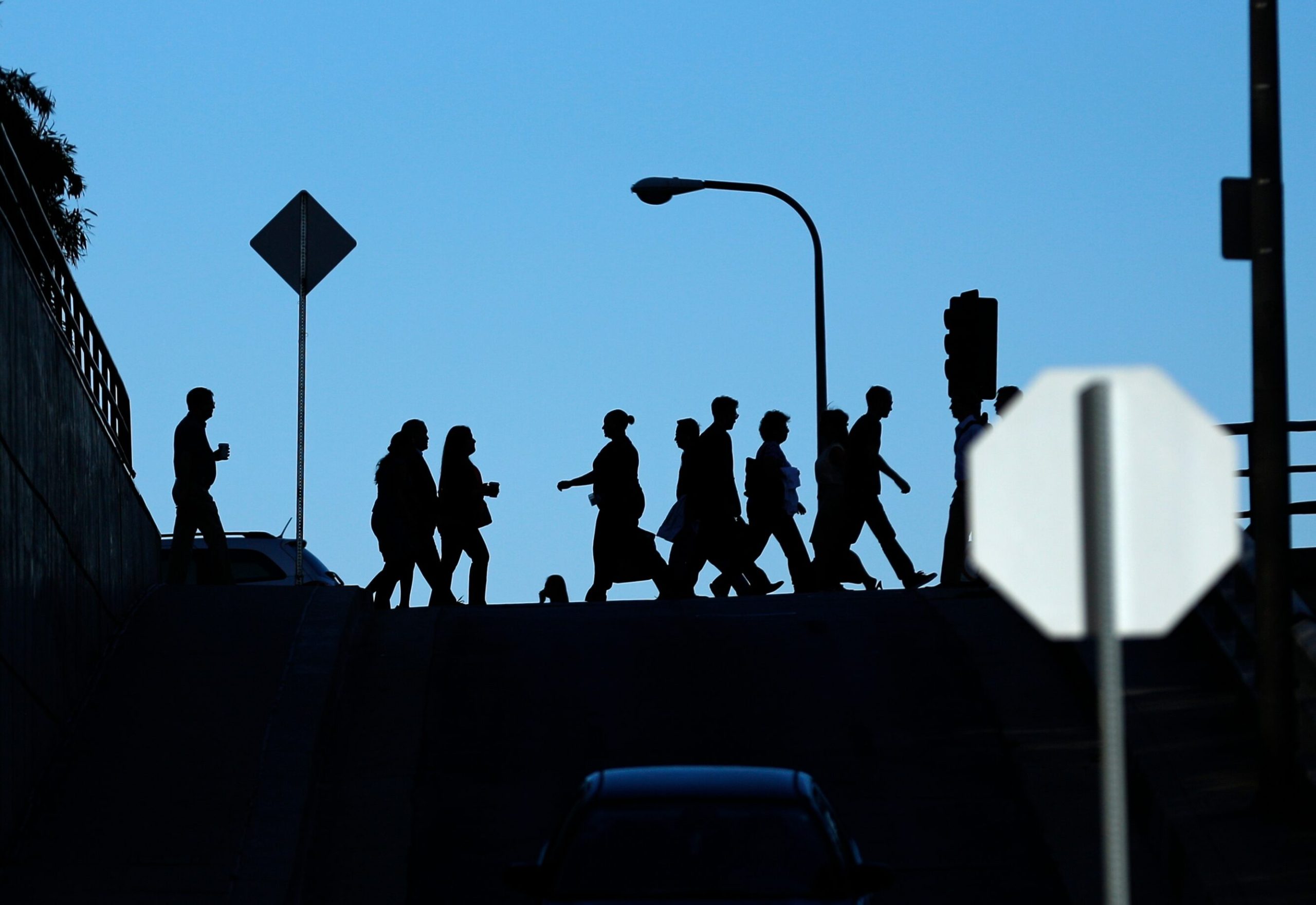 Gen Z και millennials: Σχεδιάζουν να πουν «γειά» στην εργασία τους μέσα στη χρονιά