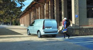 FORD: Bαν με υβριδική τεχνολογία