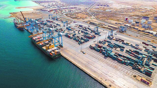 Οι Χούθι απειλούν πλοίαμε αμερικανικό πετρέλαιο