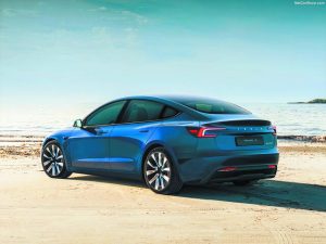 Η Tesla ρίχνει και άλλο τις τιμές