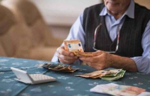 Στο τραπέζι η αύξηση των ορίων συνταξιοδότησης στην Ελλάδα μετά το 2027