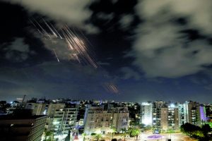 Το Ιράν πολύ κοντά στην κατασκευή πυρηνικών όπλων λέει το Ισραήλ, ενώ οι ΗΠΑ διαφωνούν – Το δίλημμα της κυβέρνησης Τραμπ