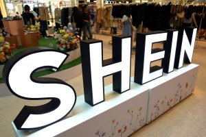 Shein: Βαριές κατηγορίες κατά της εταιρείας για πιέσεις προς τους αγοραστές