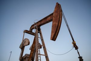 Επίθεση στο Ιράν: Η άνοδος στην τιμή του πετρελαίου και το σοκ στην παγκόσμια οικονομία