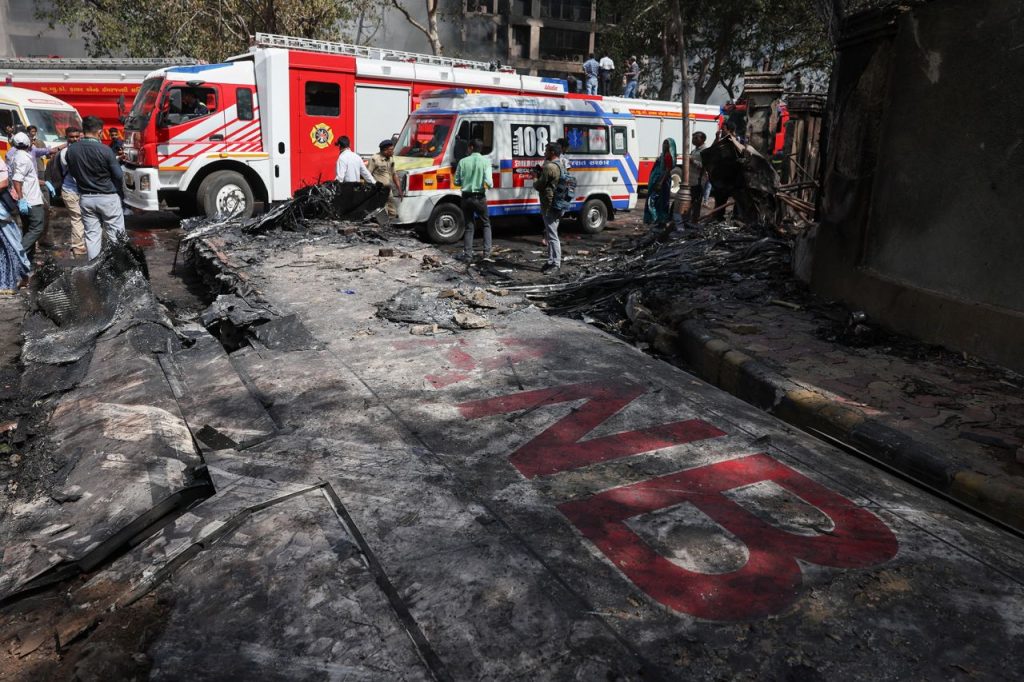 Συνετρίβη αεροπλάνο στην Ινδία με 242 επιβαίνοντες – Δεν φαίνεται να υπάρχουν επιζώντες