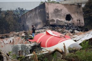 Ινδία: Θρήνος για τους 265 νεκρούς – Πώς έγινε το αεροπορικό δυστύχημα